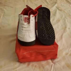 New baby Puma sneakers with tag